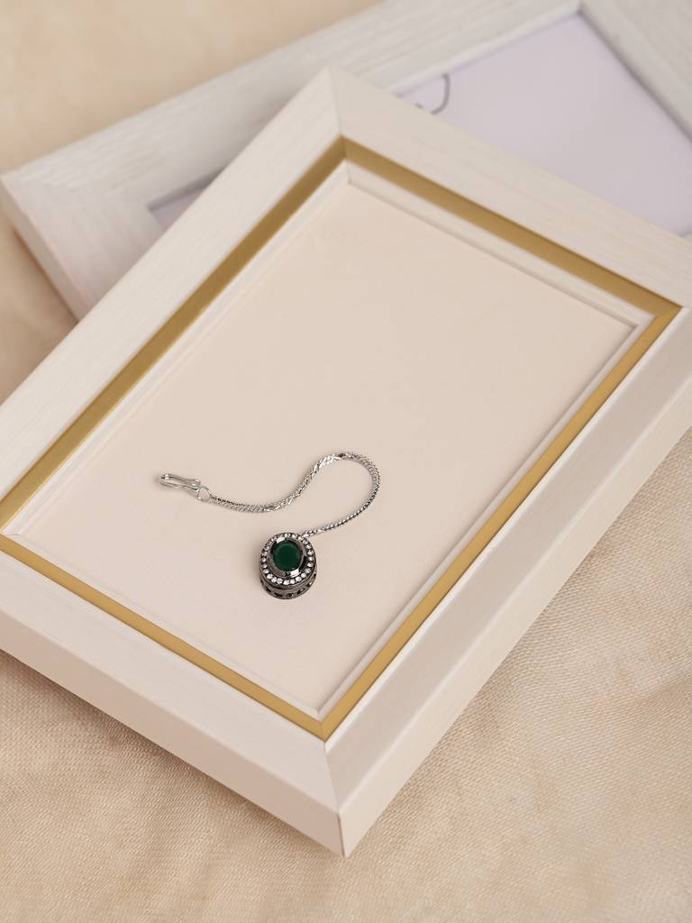 Green Kundan Studded Maang Tikka : RRMJ22-38