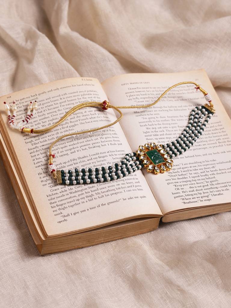 Green And White Pearl Neckpiece : RRMJ22-89