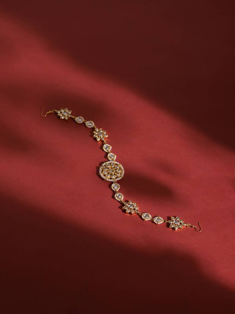 Center Kundan Piece & Pearl Beaded Hair Band : RROCT22-41