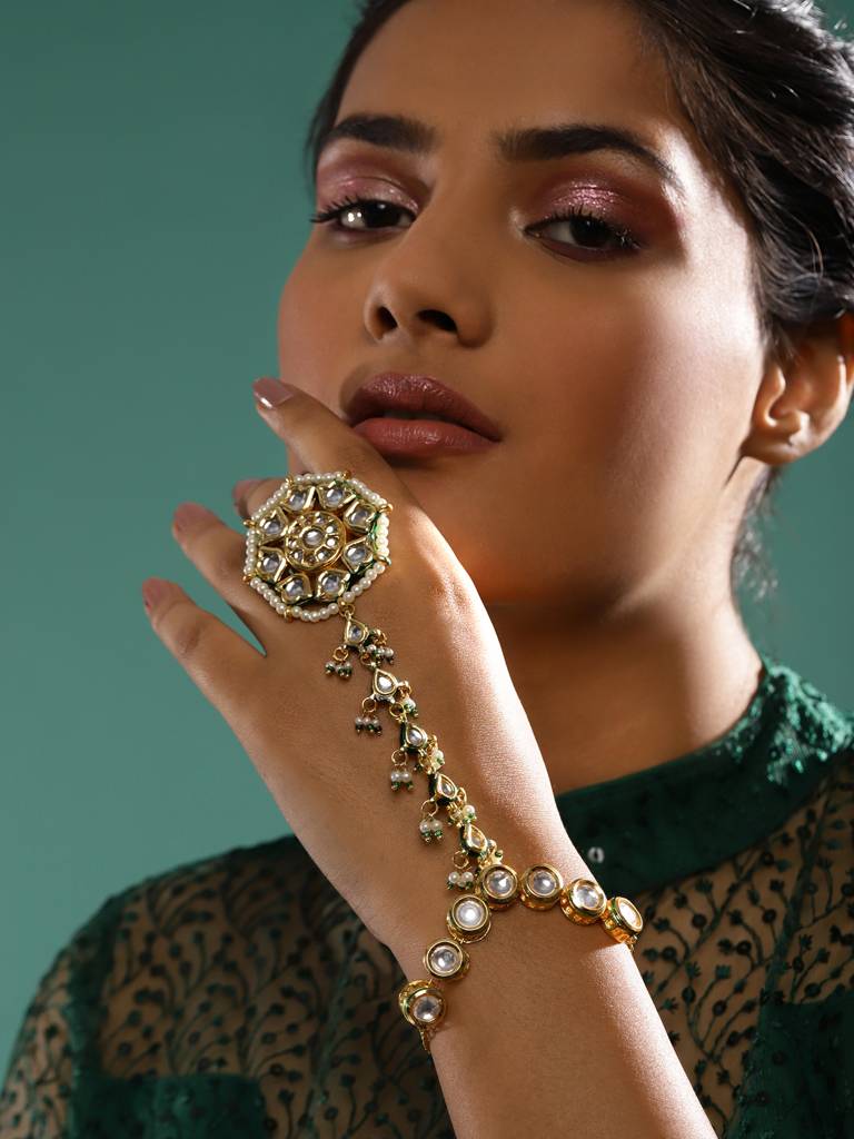 Oversized Kundan Ring & Single Kundan Strand Hand Harness : RROCT22-71