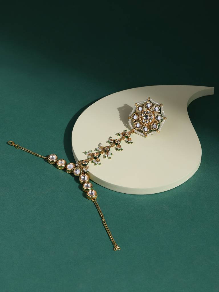 Oversized Kundan Ring & Single Kundan Strand Hand Harness : RROCT22-71