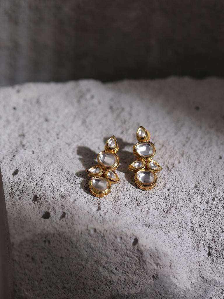 Teardrop And Uncut Kundan Earrings : RROCT22-86