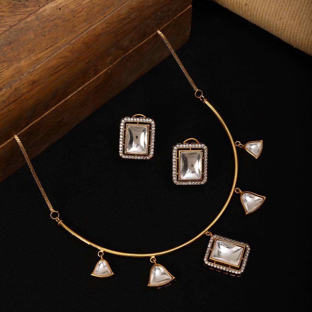 Square Kundan Hasli Neckpiece With Studs : RRSEP24-64
