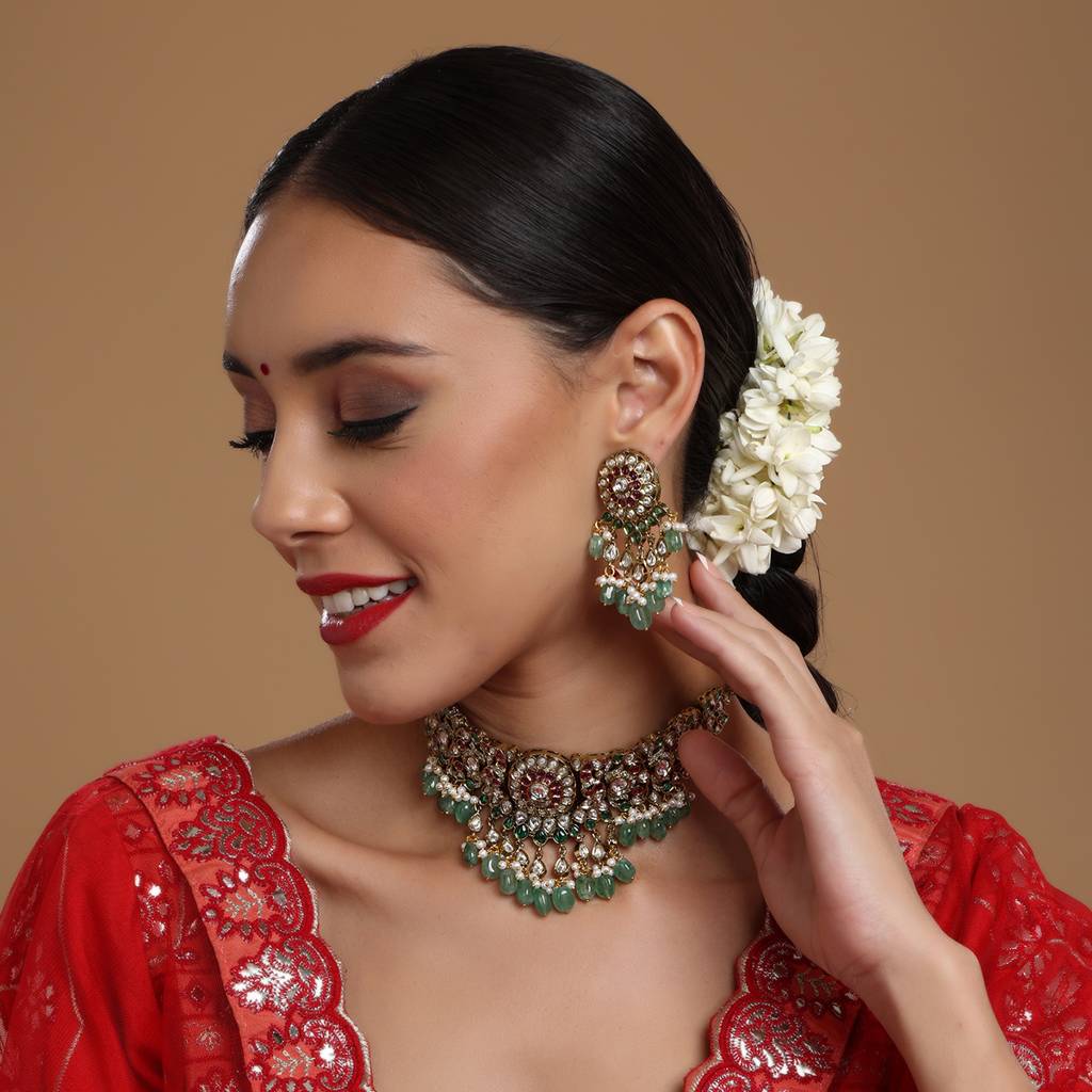 Precious Handcrafted Stone Neckpiece With Emeralds : RRSEP24-68