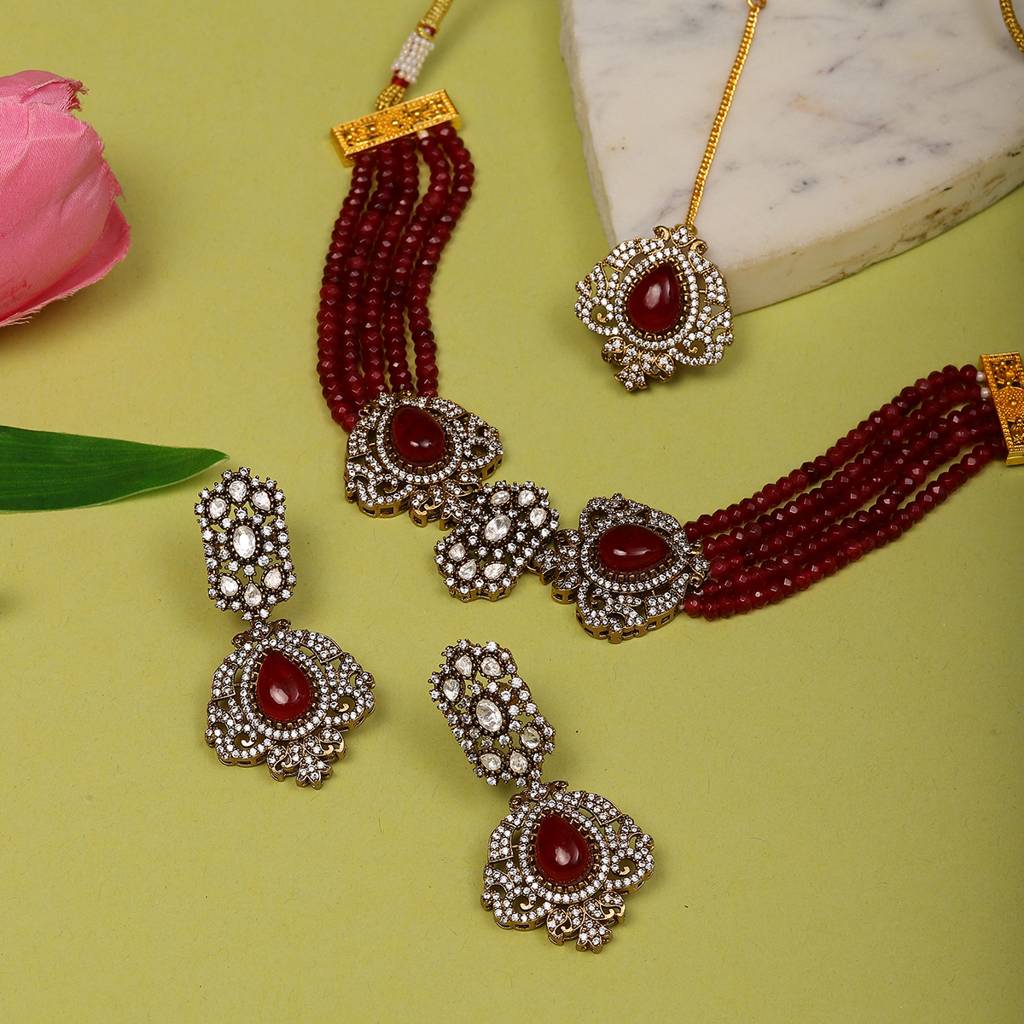 Maroon Stone And Mossainite Kundan In Maroon Onyx With Matching Earrings And Maang Tikka : RRSEP24-75