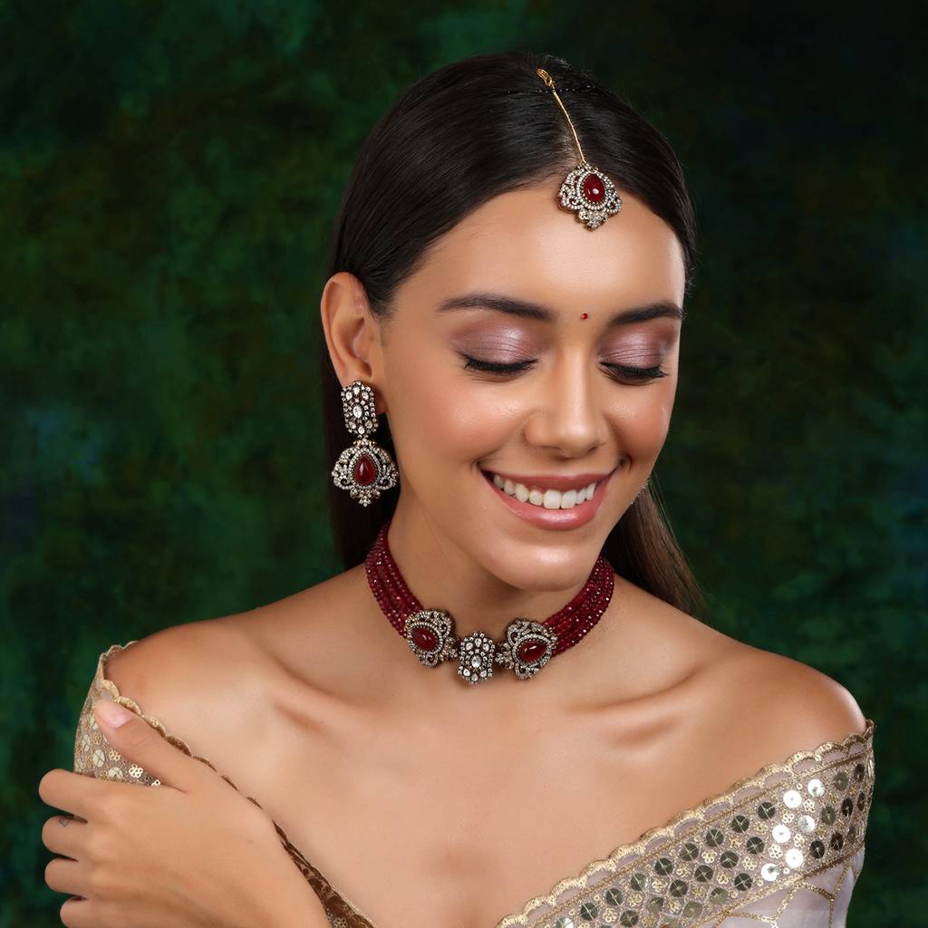 Maroon Stone And Mossainite Kundan In Maroon Onyx With Matching Earrings And Maang Tikka : RRSEP24-75