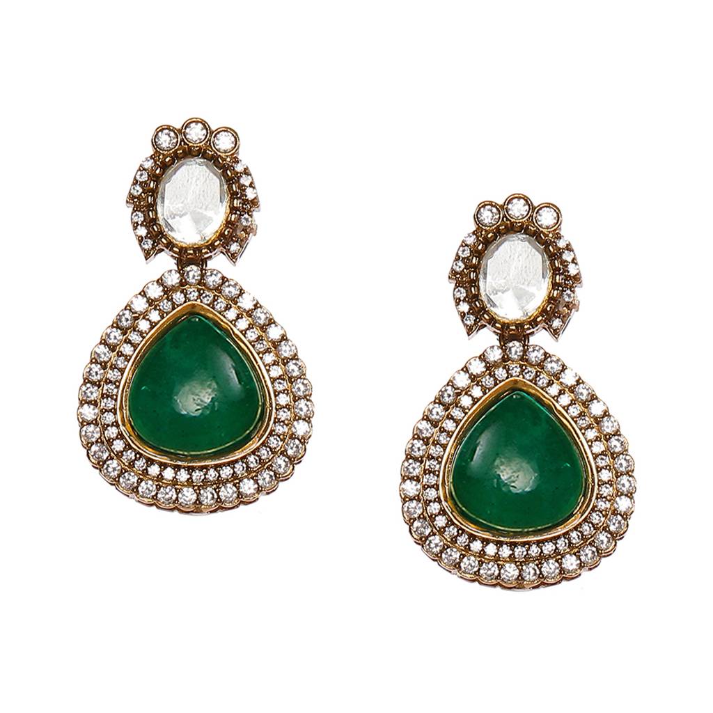 Emerald Stone And Mossainite Kundan In Green Onyx With Matching Earrings And Maang Tikka : RRSEP24-76