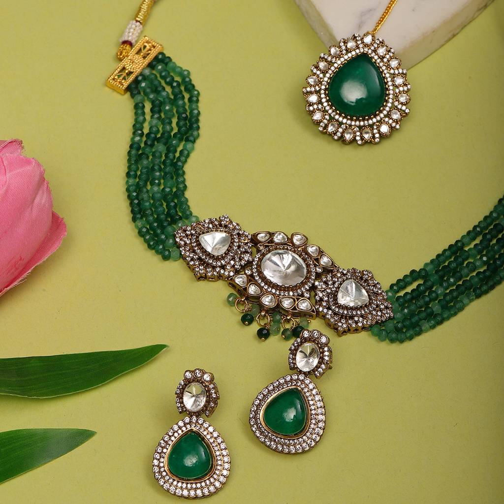 Emerald Stone And Mossainite Kundan In Green Onyx With Matching Earrings And Maang Tikka : RRSEP24-76