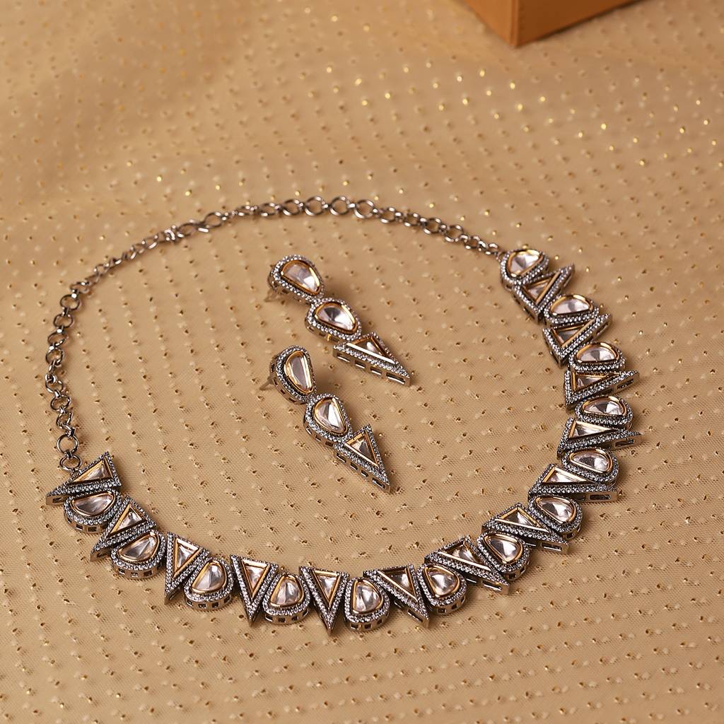 Diamond & Semi Precious Stone Neckpiece With Earrings With Chain : RSA22-15