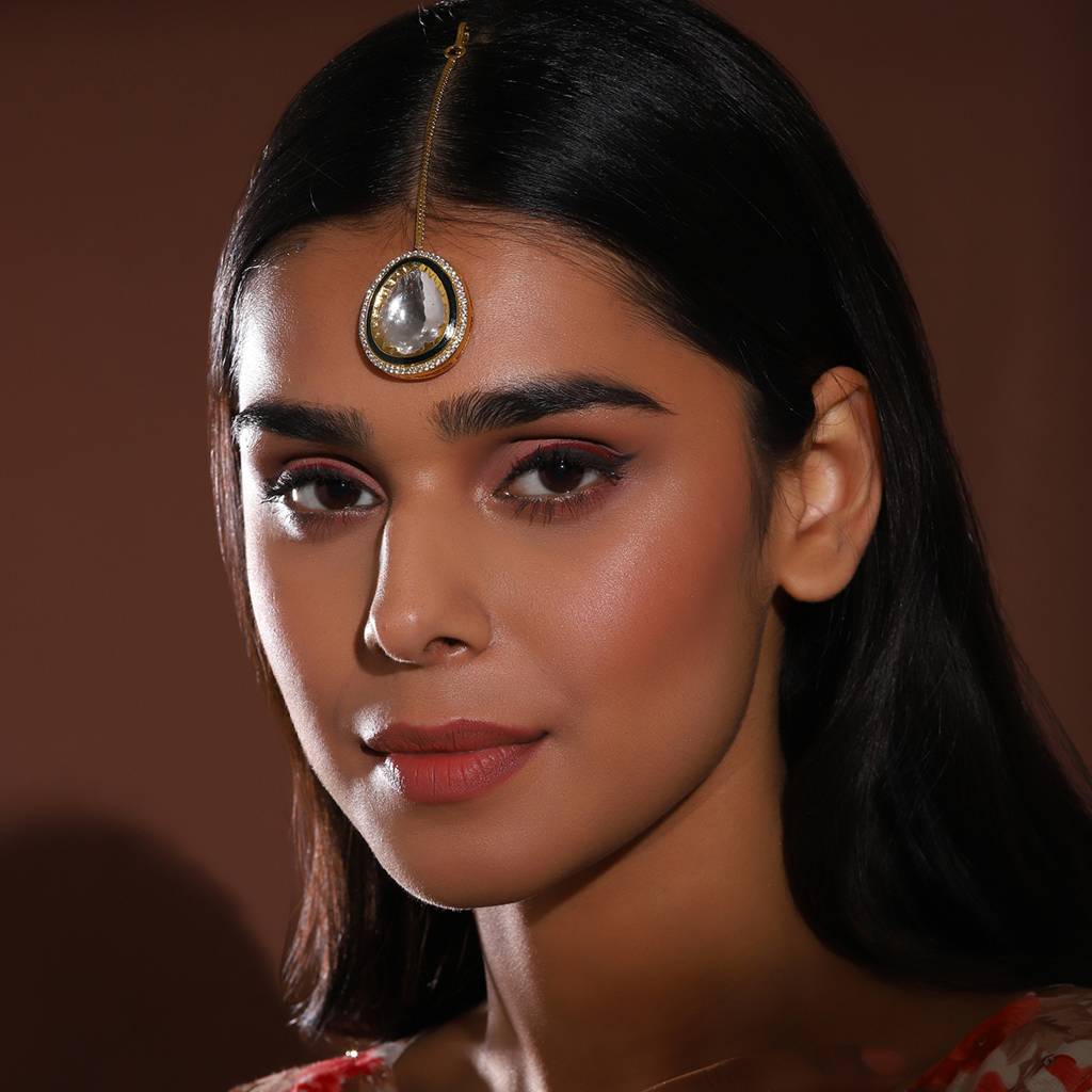 Over Sized Kundan Maang Tikka With Diamond Detailing : RSA22-54