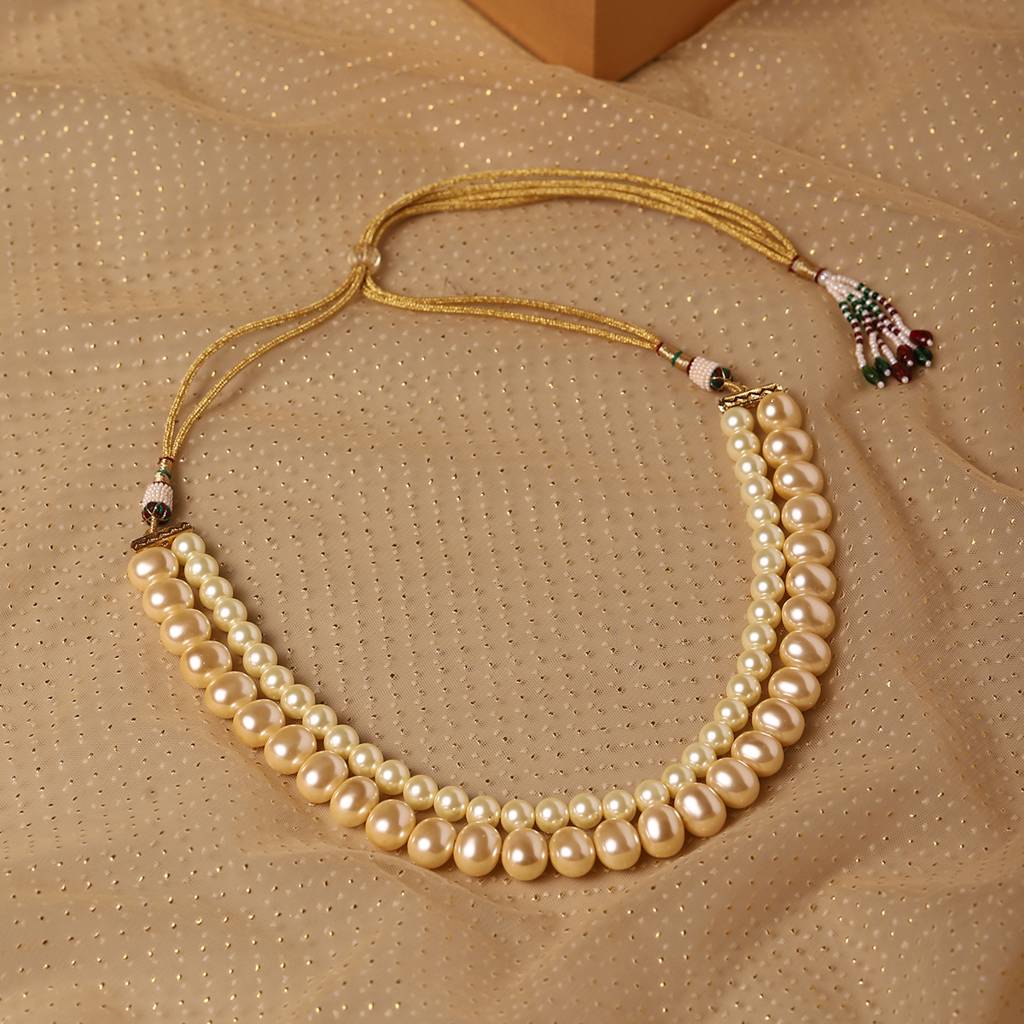 Layered Cream Pearl Neckpiece : RSA22-9