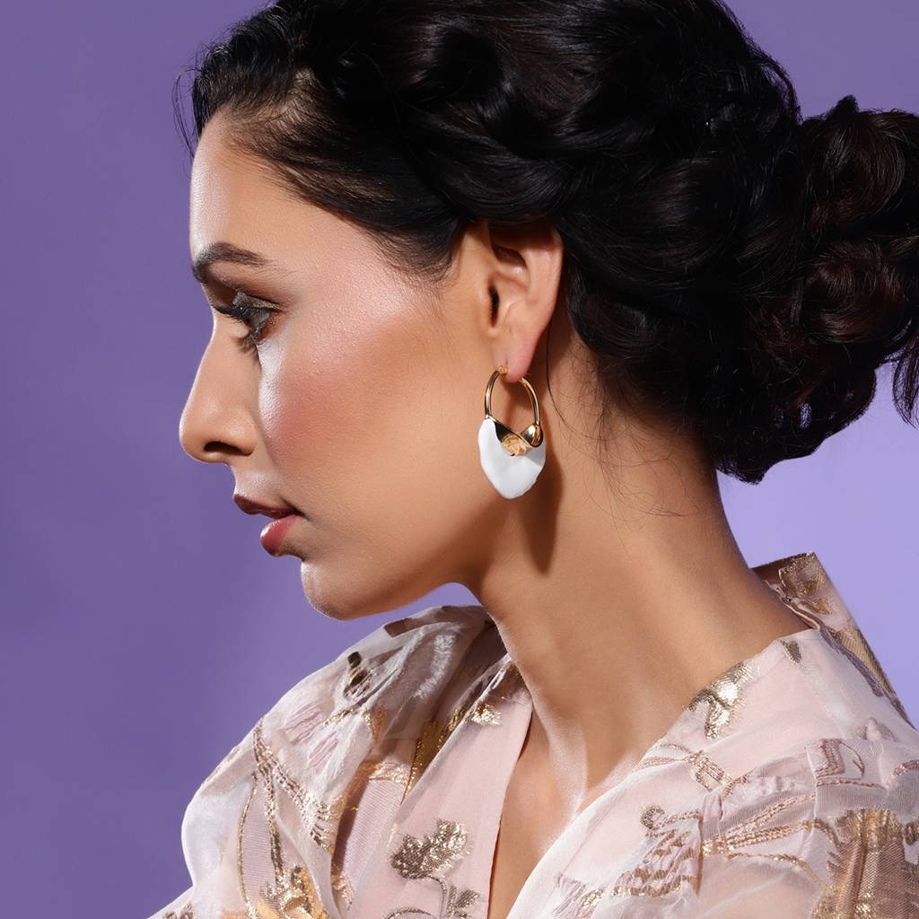 White Mother Of Pearls Stone Earrings : RSJULY22-87