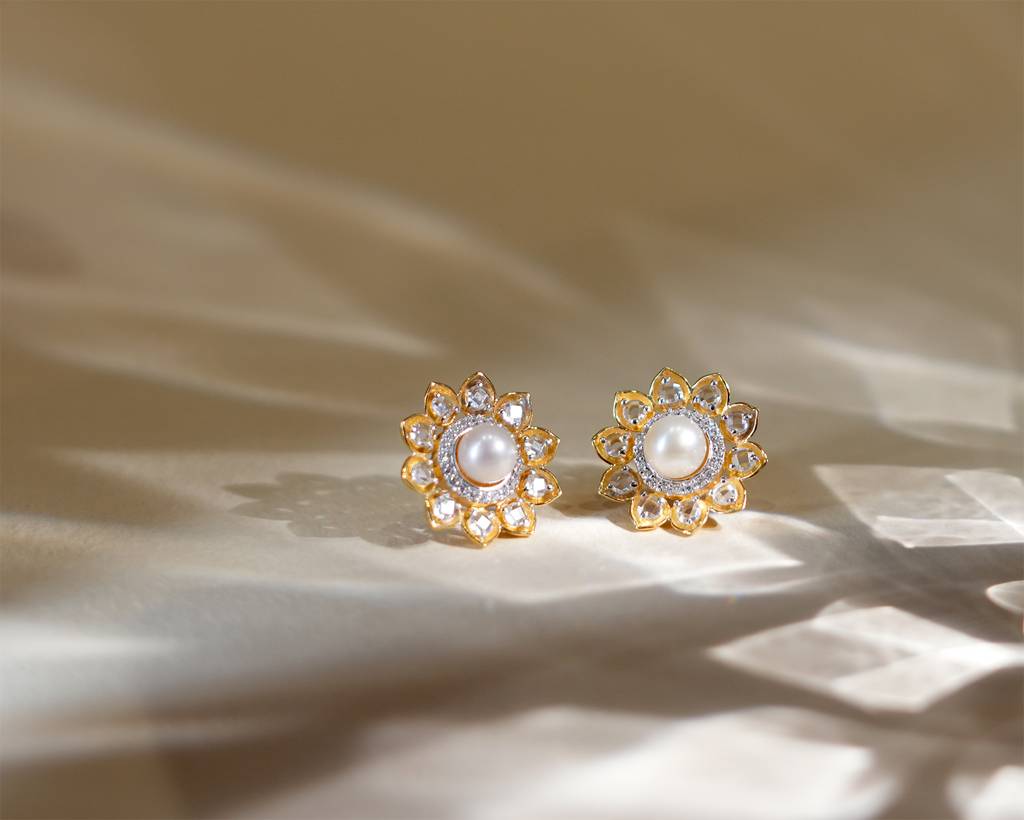 Floral Pearl Ear Studs : RU-ER-02