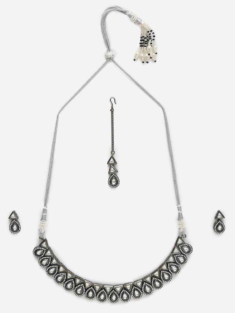 Silver Kundan Choker With Earrings And Maang Tikka : RUBYM133