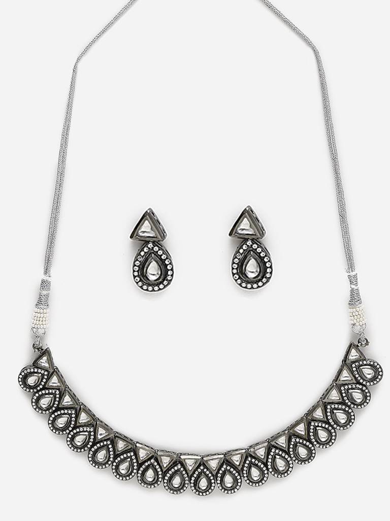 Silver Kundan Choker With Earrings And Maang Tikka : RUBYM133