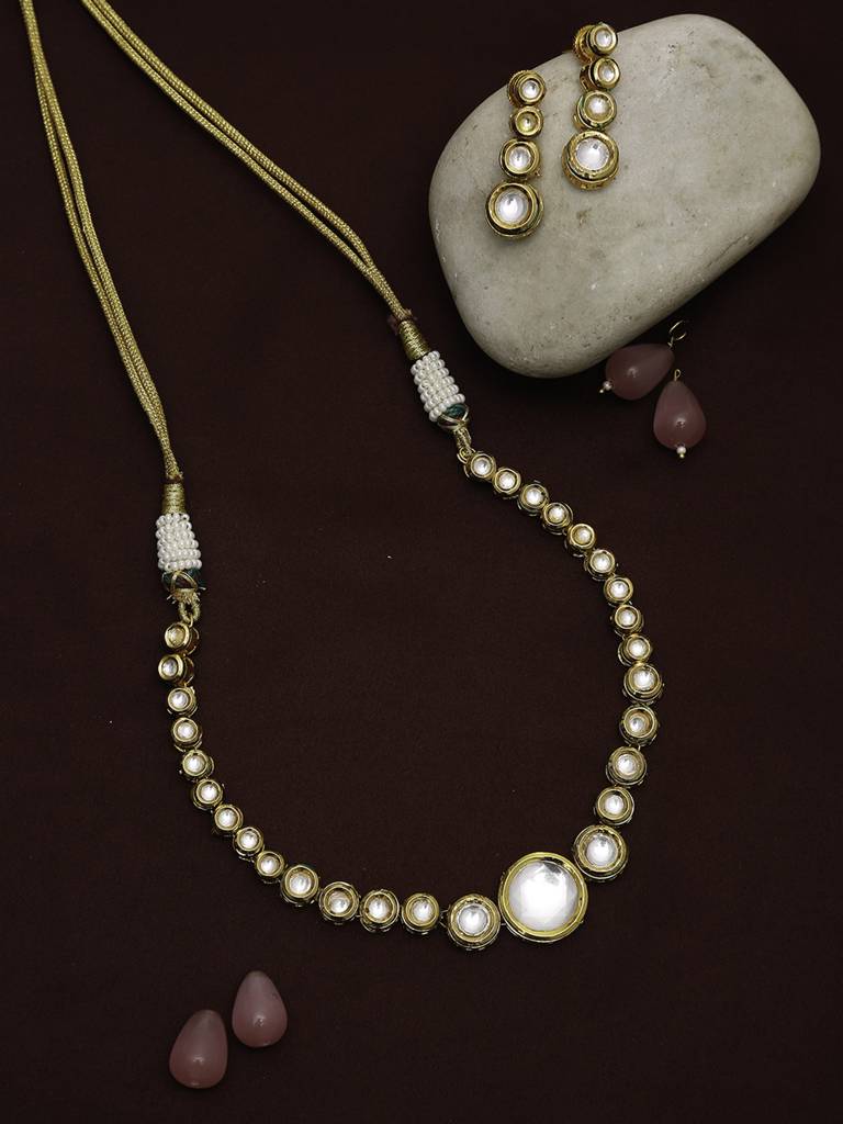 Round Golden Kundan Choker With Earrings : RUBYM152