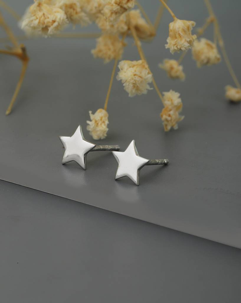 Carlton London 925 Sterling Silver- Rhodium-Plated Star Shaped Studs : S125075E1