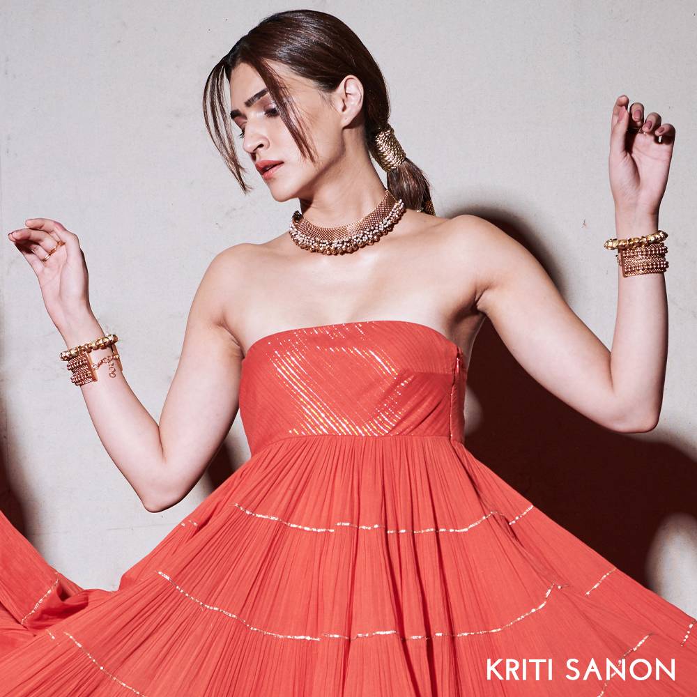 Gold Toned Double Mesh Bracelet Worn By Kriti Sanon : S2201