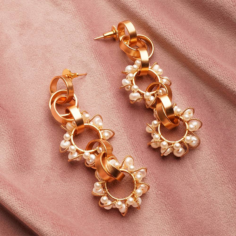 Neutron Loop Pearl Earrings : S8685