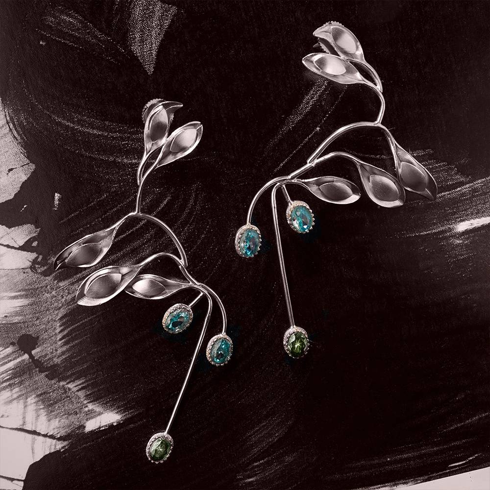 Water Cress Blue Crystal Earrings : S8704