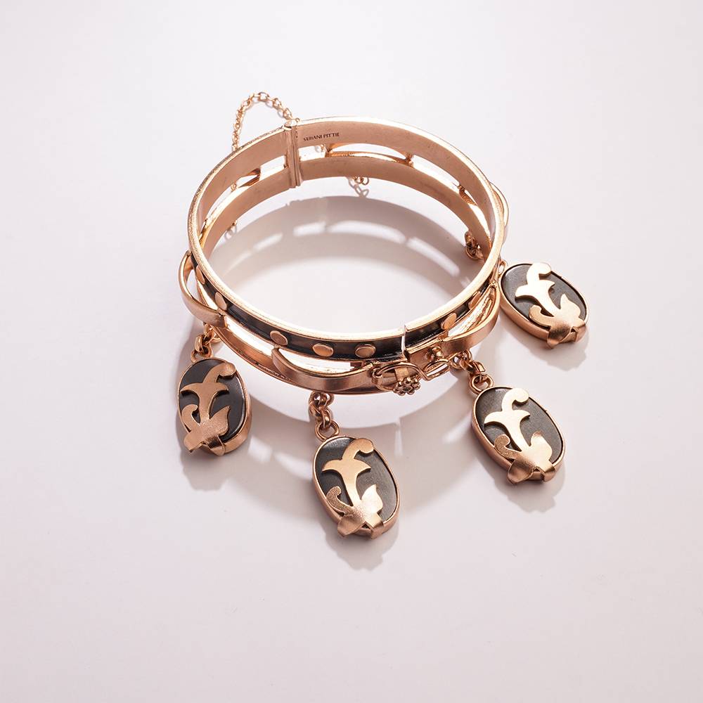 Dark Temptress Gold Plated Openable Bangle : S8717