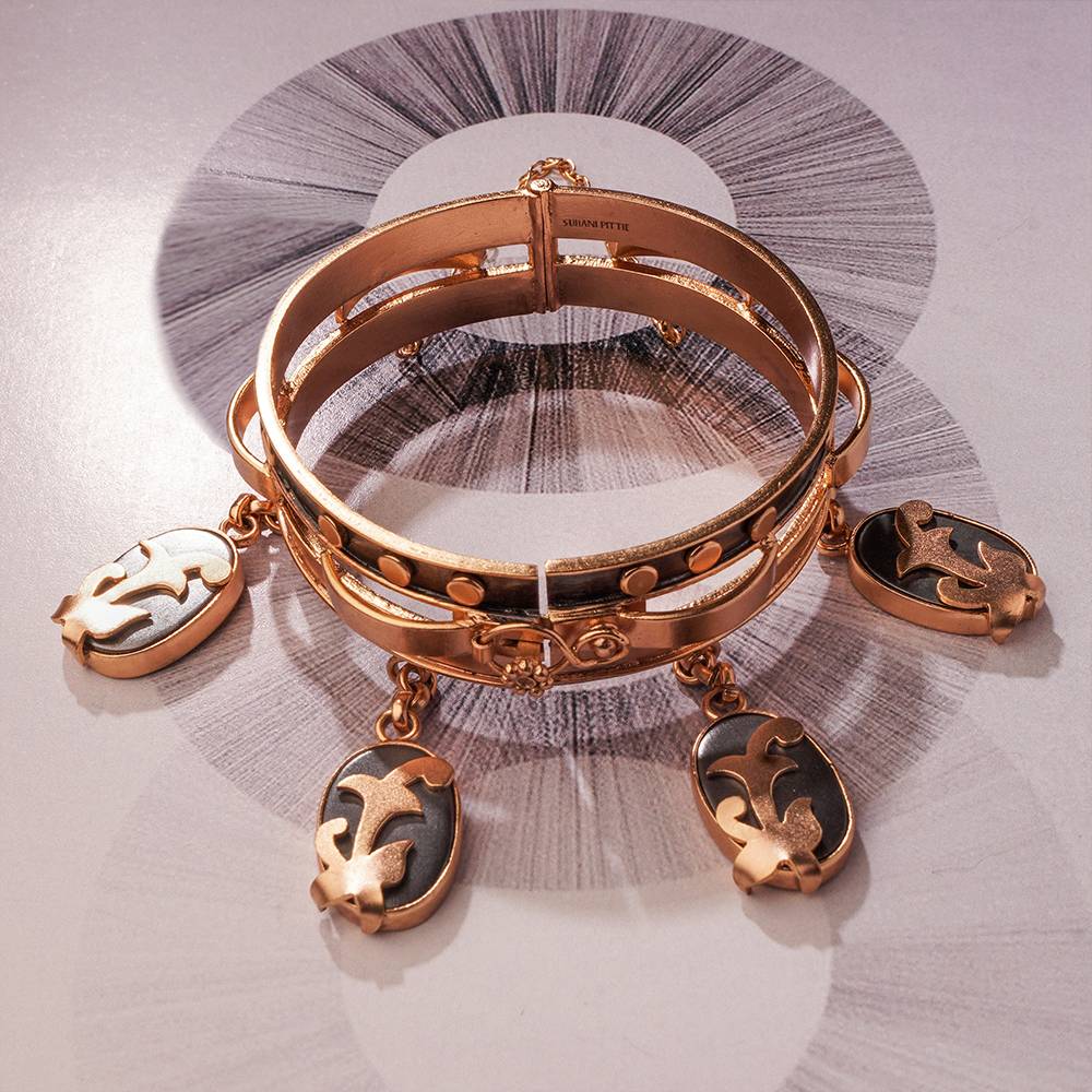 Dark Temptress Gold Plated Openable Bangle : S8717