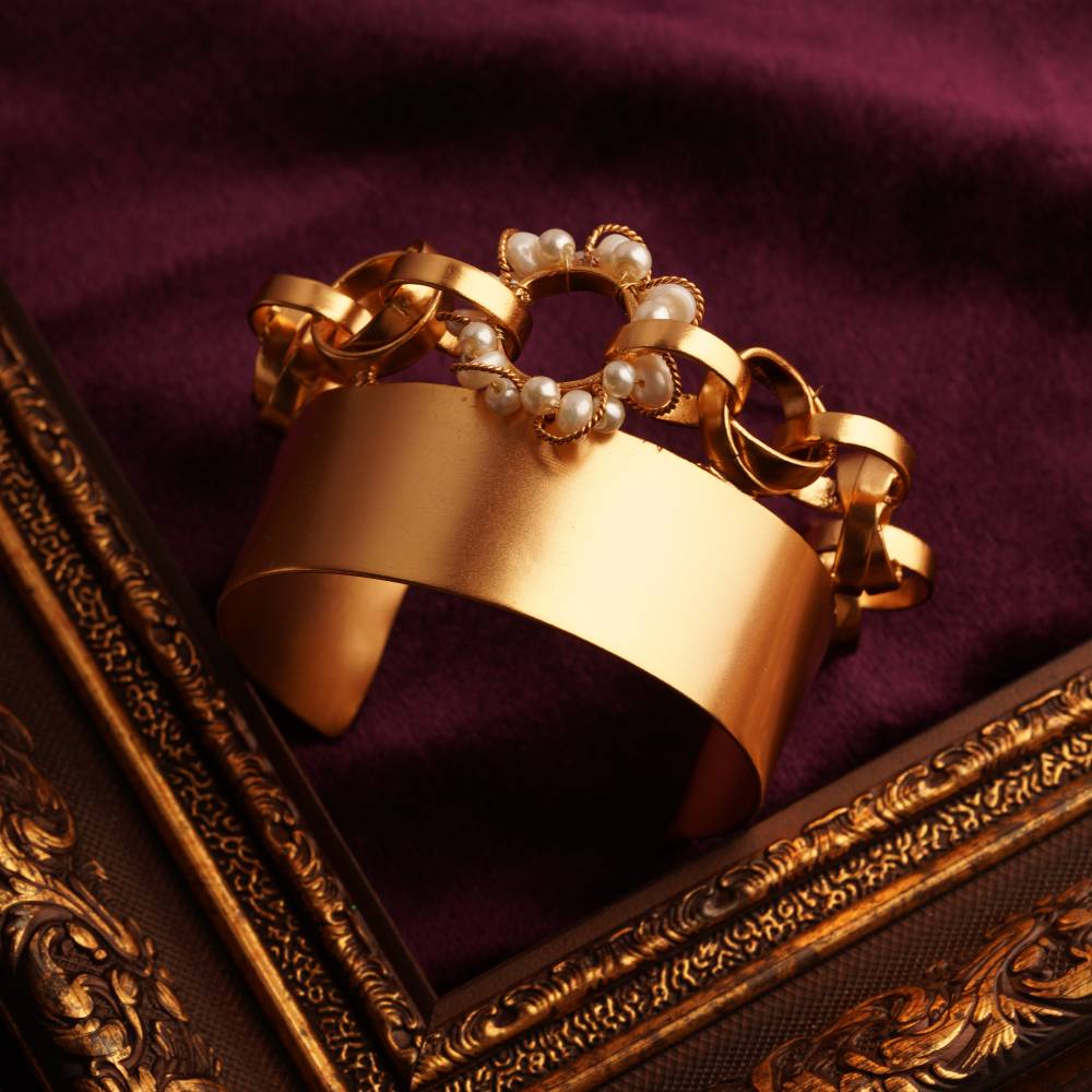 Neutron Loop And Pearl Halo Gold Plated Cuff : S8737