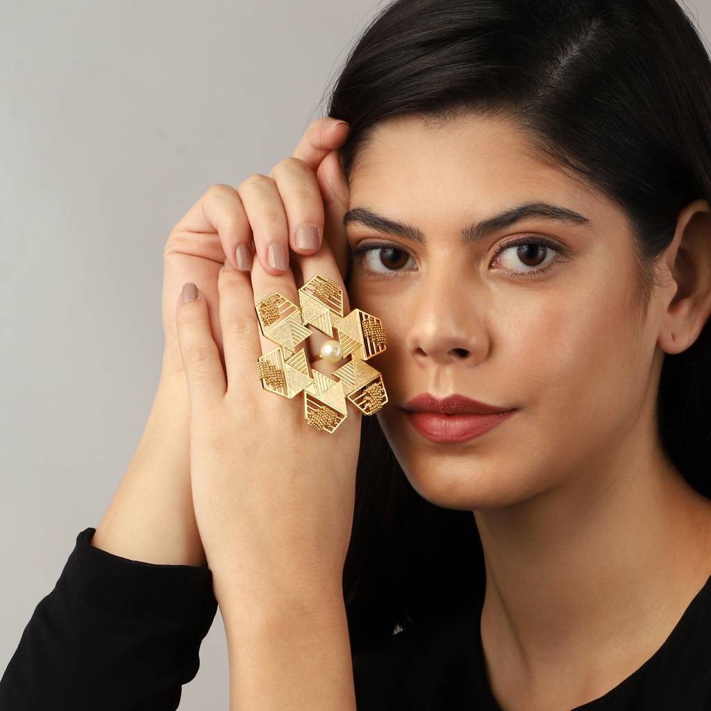 Hexa Floral Ring : ITRG18