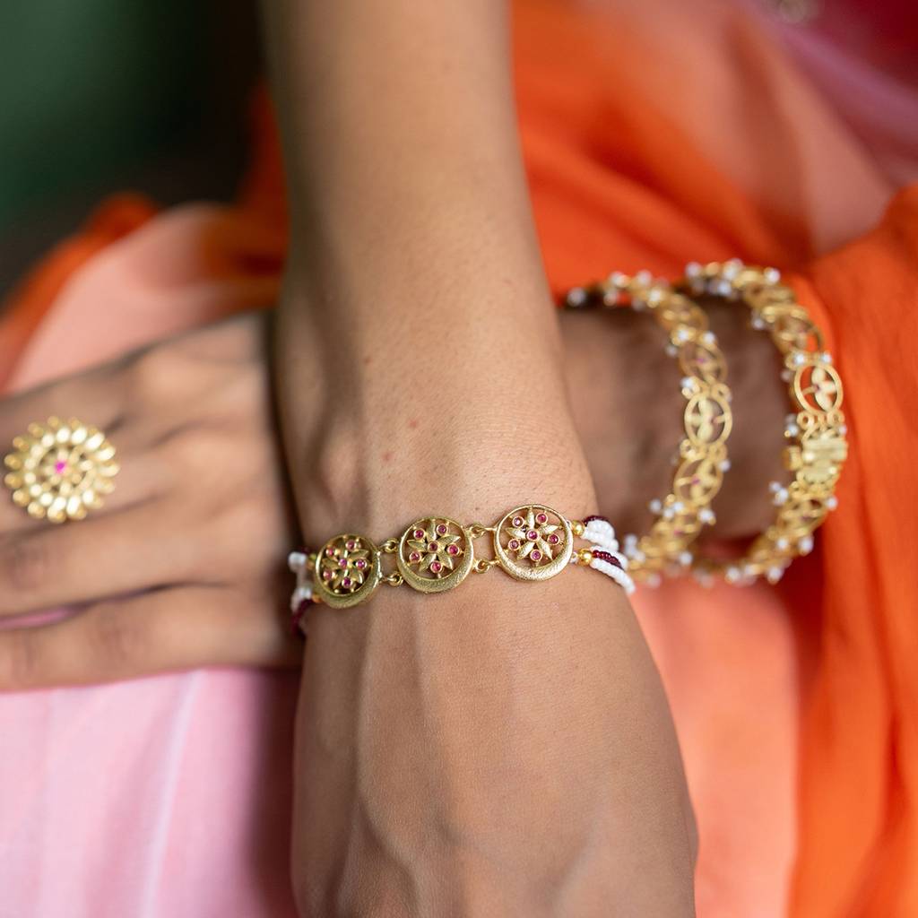 Gulab Pearl Bracelet : SAD294_B
