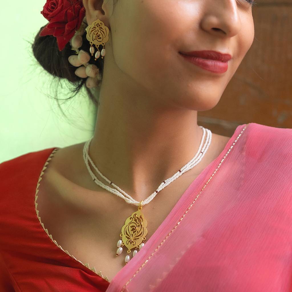 Leela Pendent Necklace Set : SAD302_NS