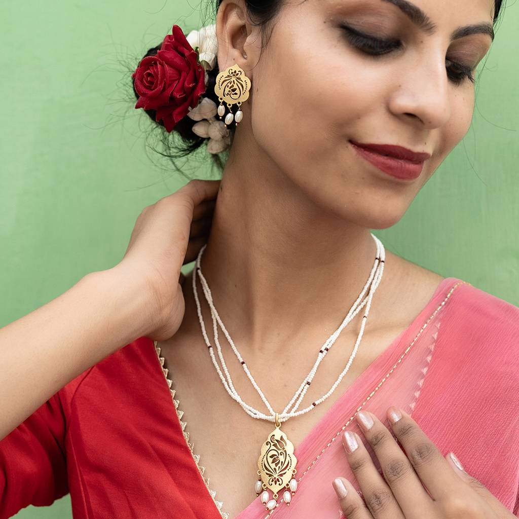 Leela Pendent Necklace Set : SAD302_NS