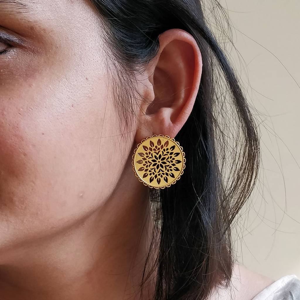 Oliya Ethnic Gold Studs : SAD45_E