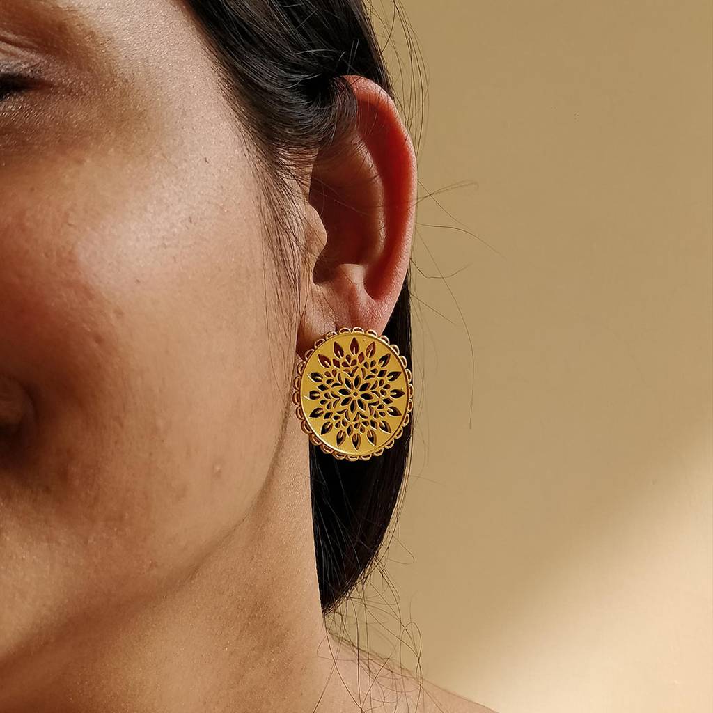 Oliya Ethnic Gold Studs : SAD45_E