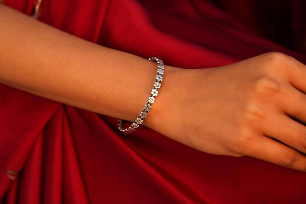 925 Sterling Silver Adya Mini Flower Bangles : SK1017