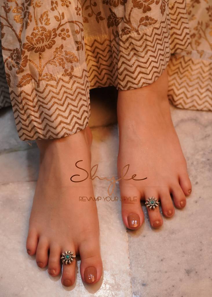Moh Turquoise Mini Flower Toe Ring : SK291-1