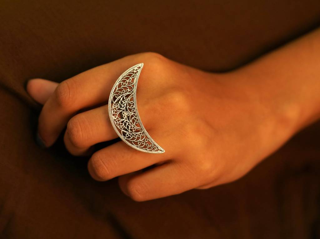 925 Sterling Silver Intricate Crescent Moon Ring : SR1025-1