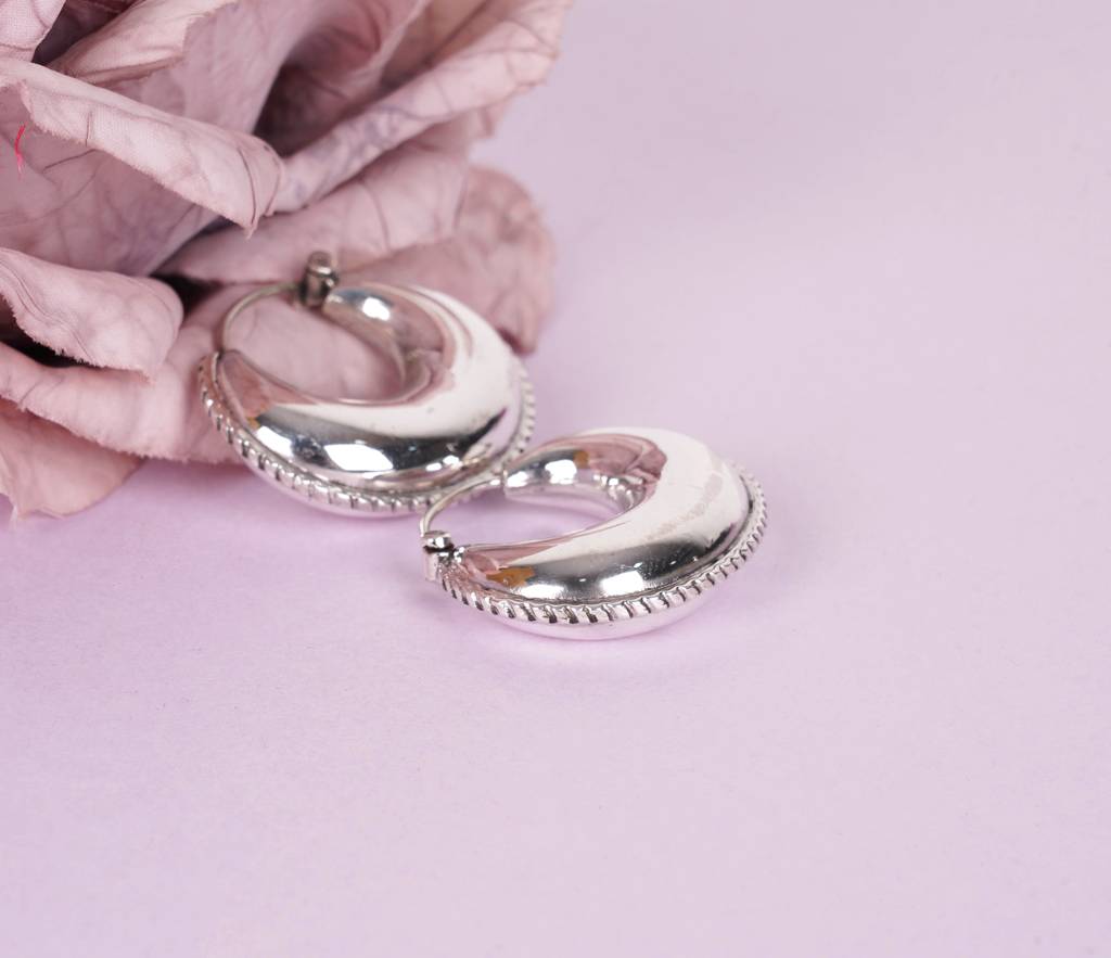 925 Sterling Silver Embossed Fine Hoops : SE1645
