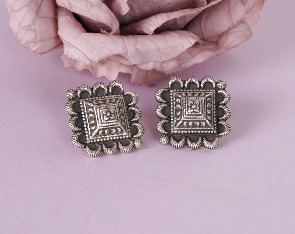 925 Sterling Silver Embossed Motif Intricate Earring : SE1646