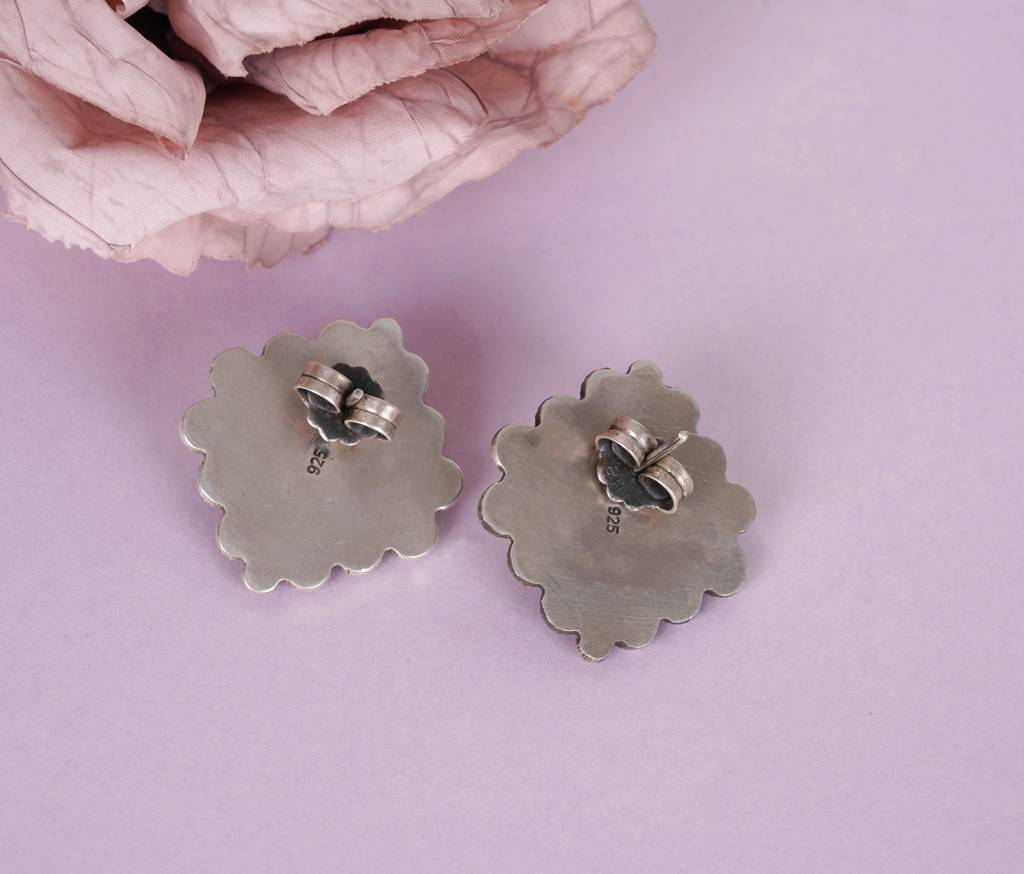 925 Sterling Silver Embossed Motif Intricate Earring : SE1646