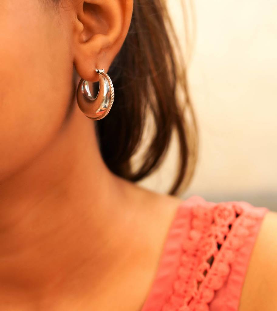 925 Sterling Silver Embossed Fine Hoops : SE1645