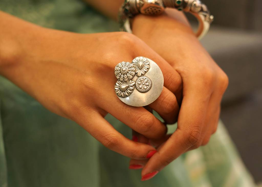 925 Sterling Silver Flora Motif Classic Ring : SR1048