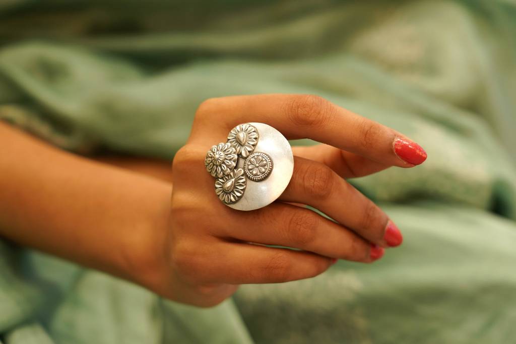 925 Sterling Silver Flora Motif Classic Ring : SR1048