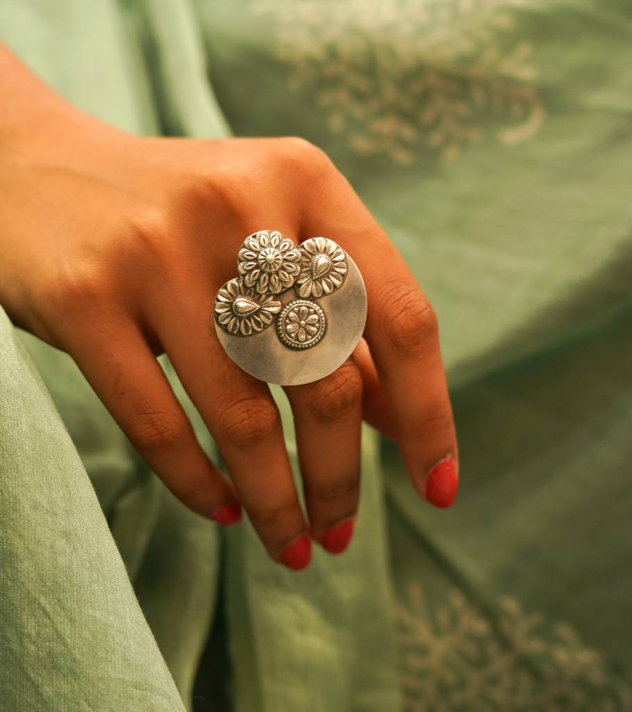 925 Sterling Silver Flora Motif Classic Ring : SR1048