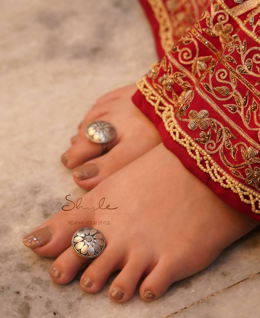 Moh Intricate Petal Toe Ring : SK292