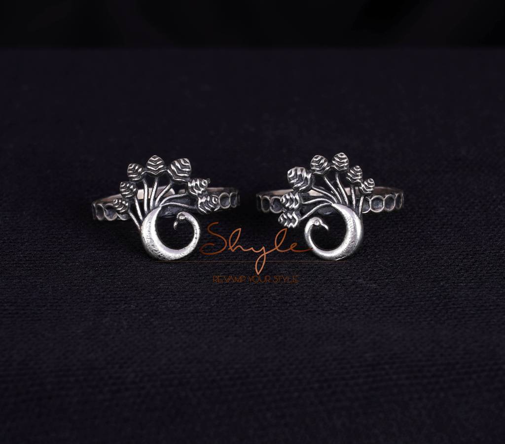 Moh Intricate Dancing Peacock Toe Ring : SK292-1-1