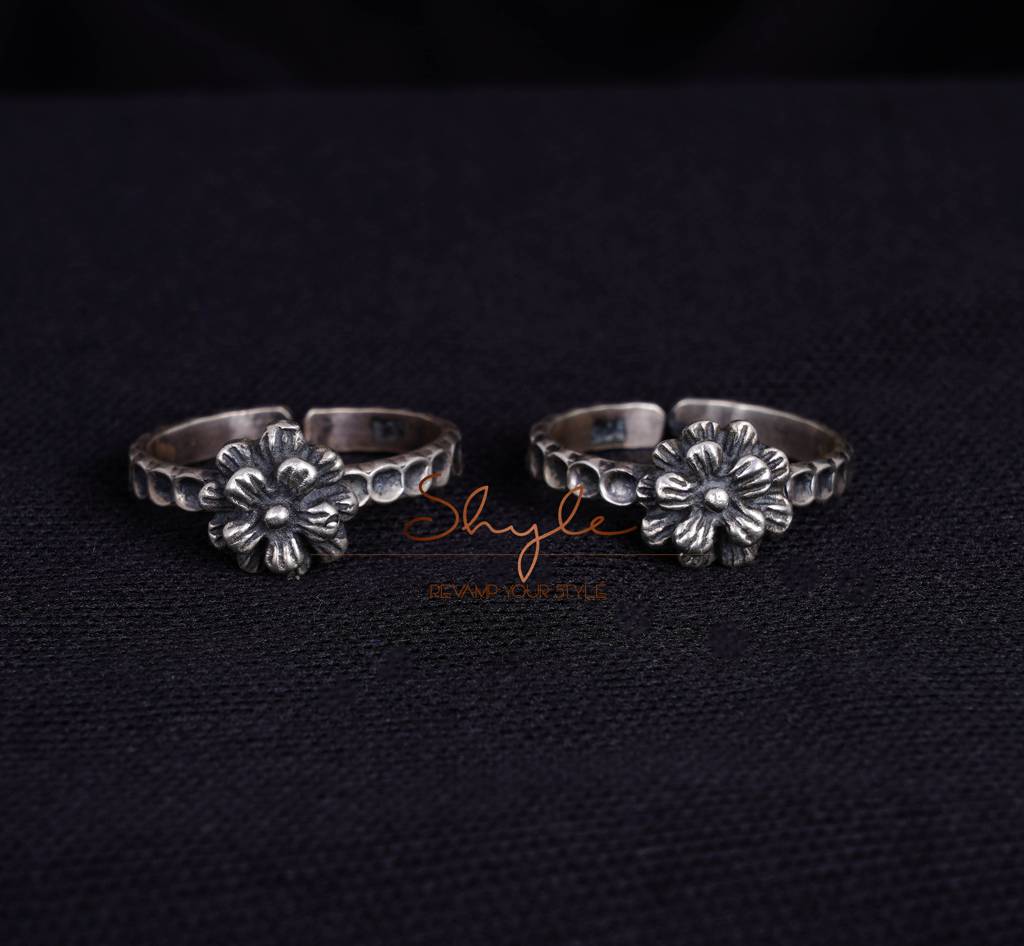 Moh Layered Flower Toe Ring : SK2006