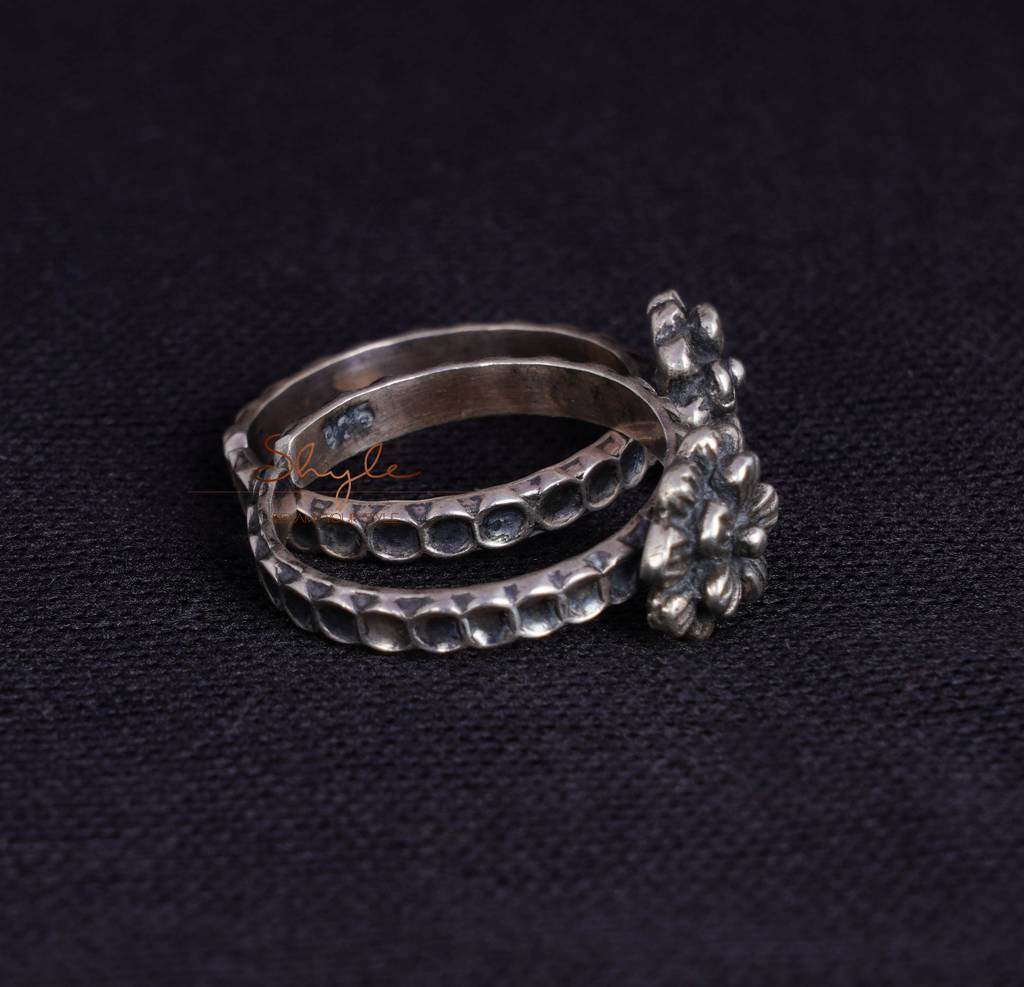 Moh Layered Flower Toe Ring : SK2006