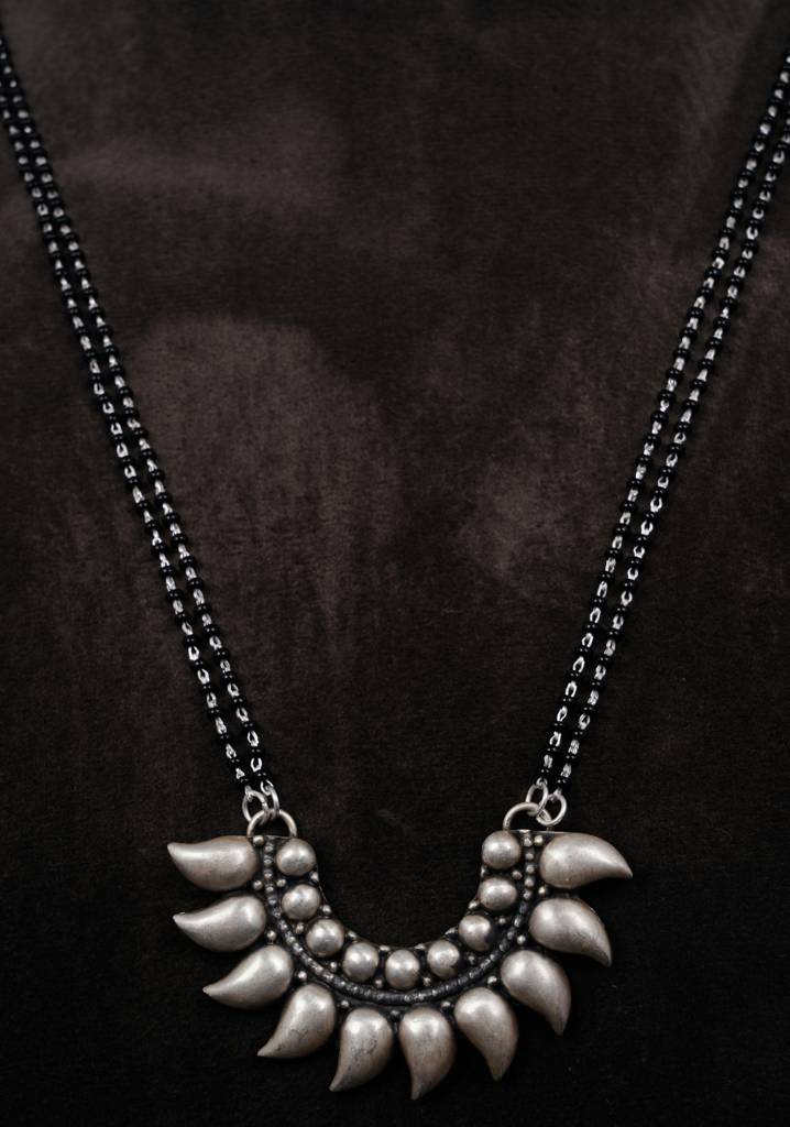 925 Sterling Silver Moh Carry Motifs Embossed Mangalsutra : SN1069