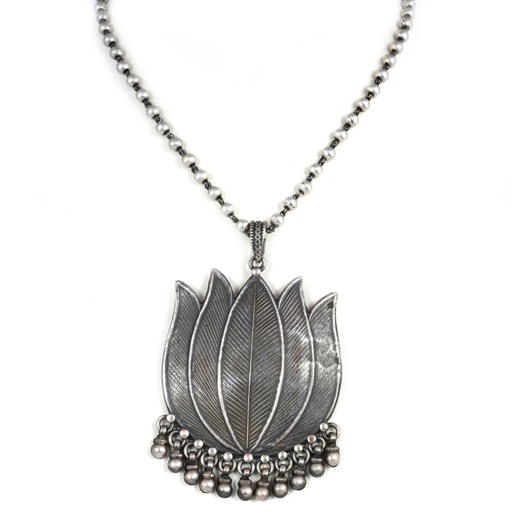 925 Sterling Silver Anvaya Intricate Lotus Necklace : SN1110