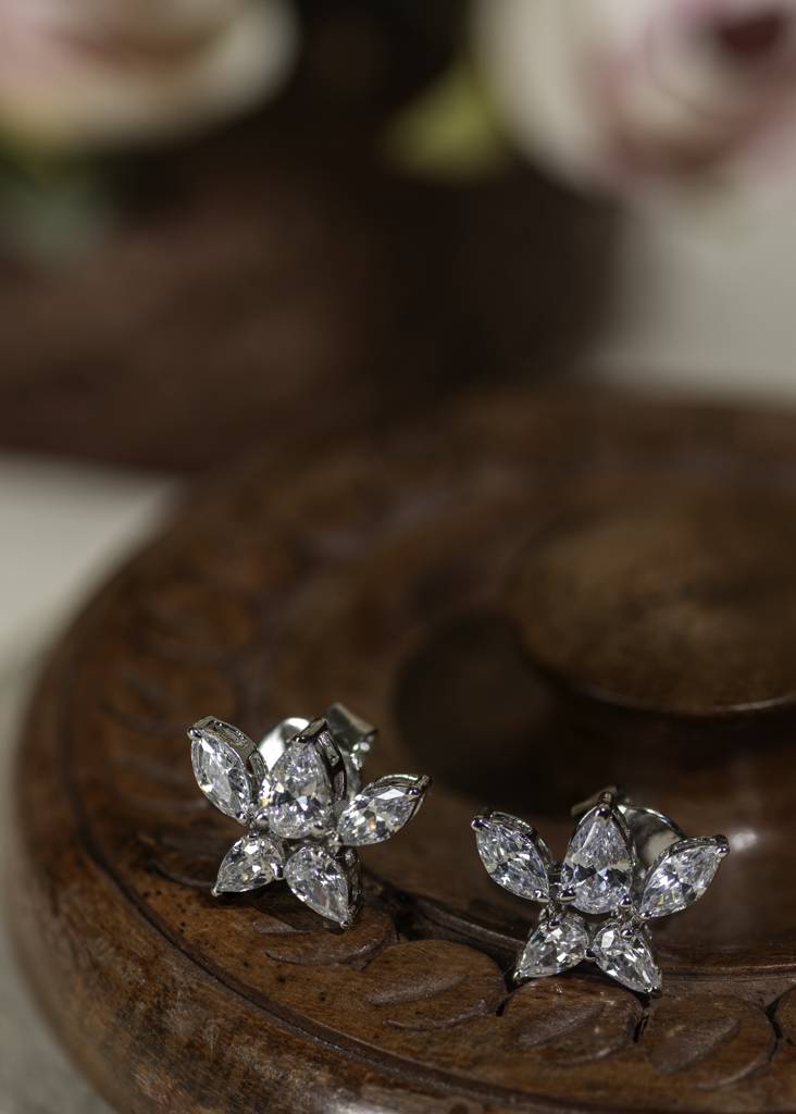 Evergreen Flower Shaped 92.5 Sterling Silver Stud Earrings : SE081